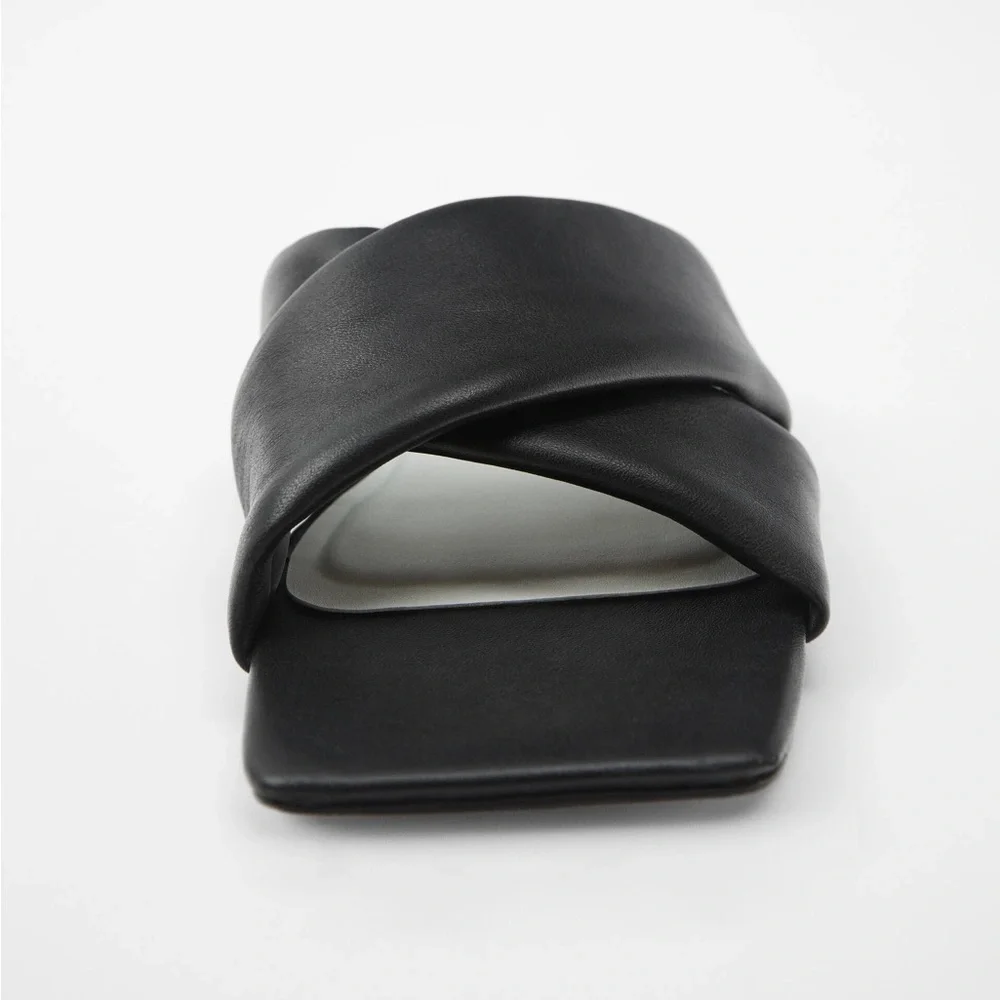 9. PADDED FLAT LEATHER SANDALS - Picture 5 of 12
